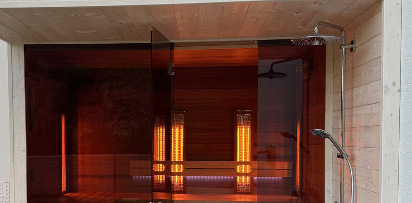 Exteriérová kombinovaná sauna so sprchou
